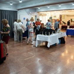 Híd a civil szervezetek a vállalkozók között